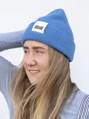 Girls are Awesome Single Drip Lammwoll Beanie blau